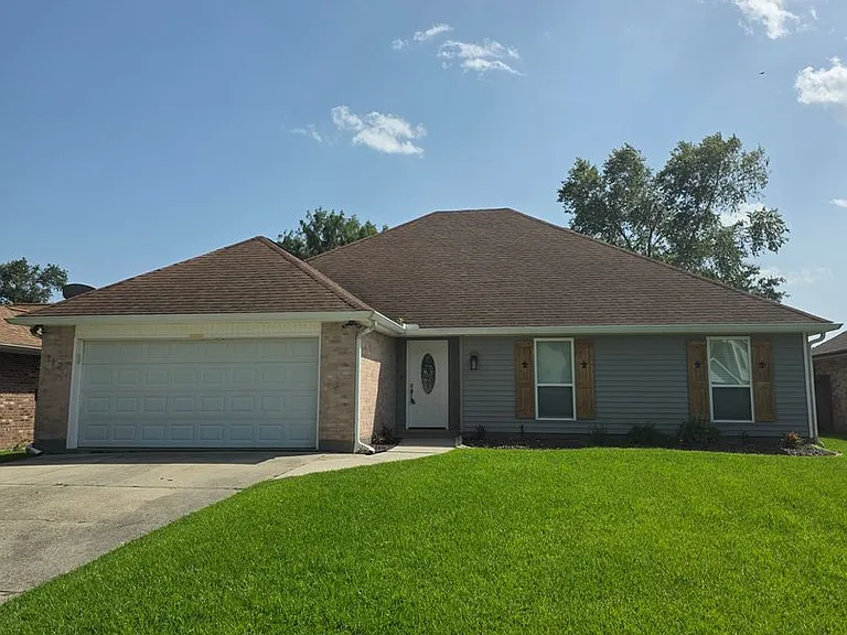 117 Moonraker Dr — Photo 1