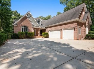592 Primrose Ln, Pendergrass, GA 30567