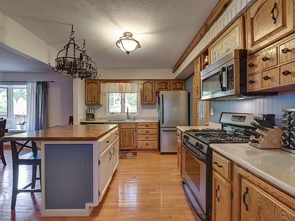 4th image of 155 Williamsburg Dr
