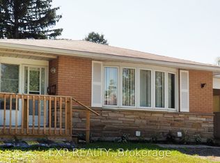 129 Hazelglen Dr, Kitchener, ON N2M 2E6