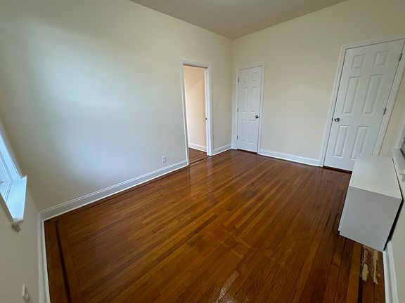 5th image of 4321 56th St APT 3