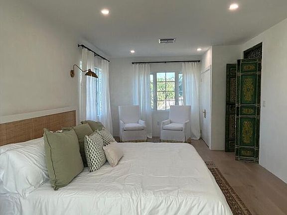 5th image of 528 30th St