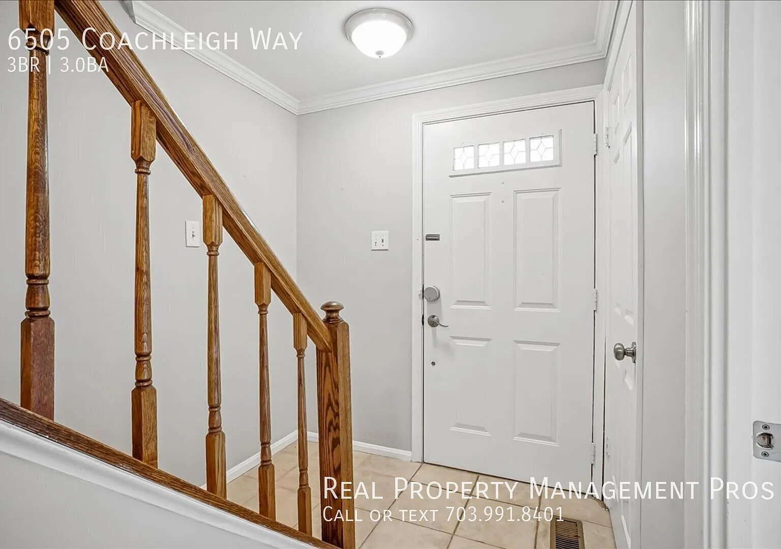 Walk To The Metro 3 Bedroom Townhome That Backs To Trees — Photo 2