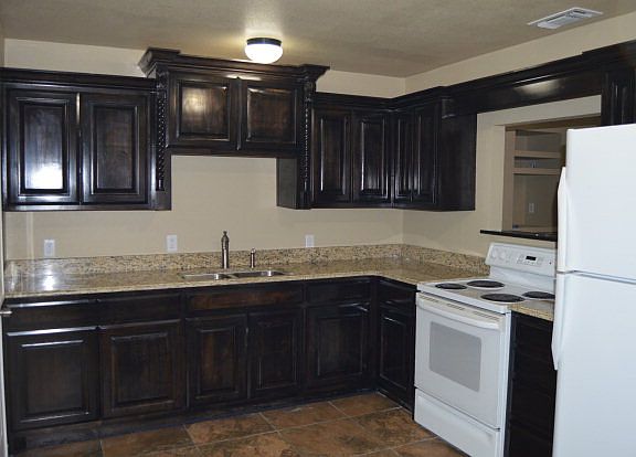 2nd image of 2402 W 5th St