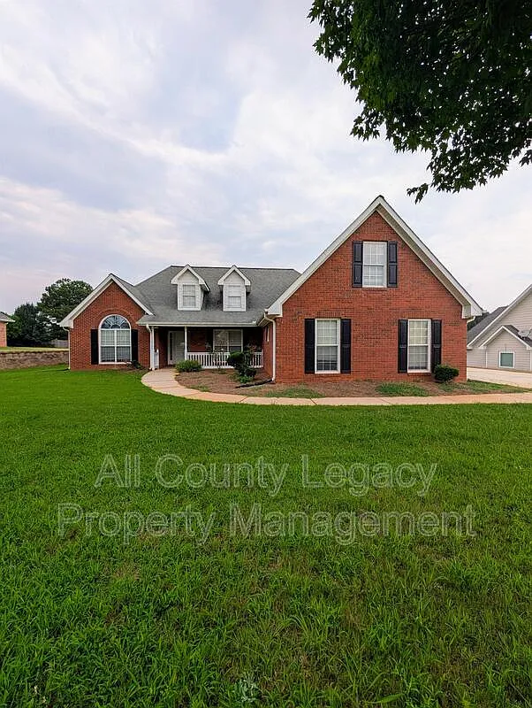 3 bed, 2.0 bath, 1956 sqft, $2,095 — Photo 1