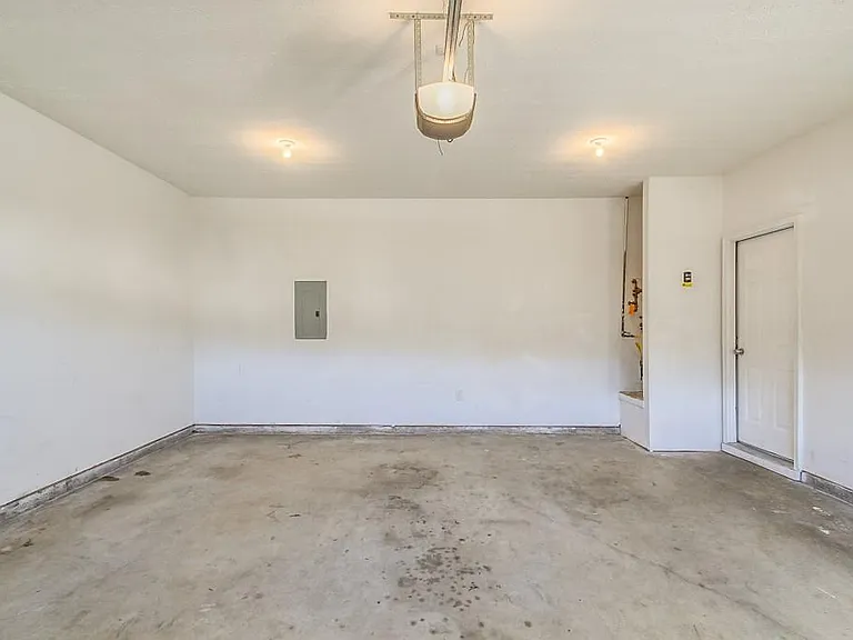 425 Lazy Willow Ln — Photo 19