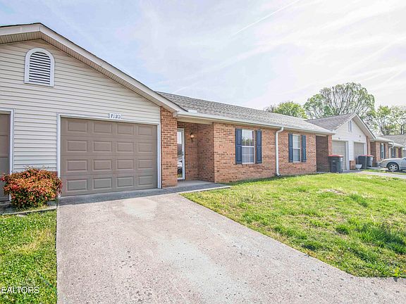 3rd image of 7920 Cavanaugh Way