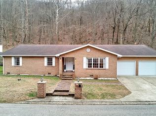 872 Country Estates Rd, Danville, WV 25053