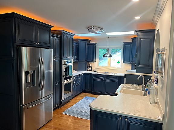 2nd image of 8010 Lakeview Dr