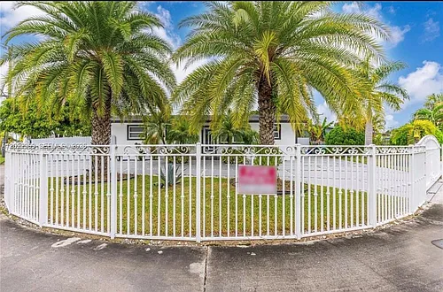 11500 SW 185th Ter Photo 1