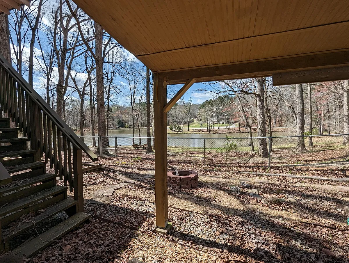 Building Photo - 275 E Lake Dr #B
