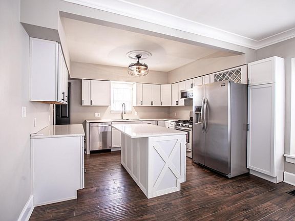 4th image of 909 Arthur AVENUE