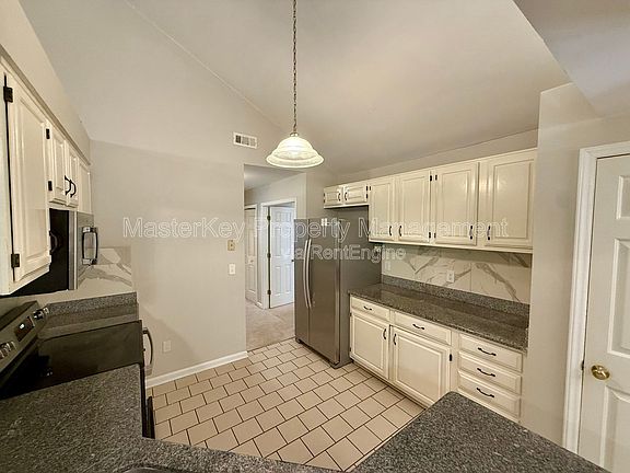 5th image of 103 Miramar Ct