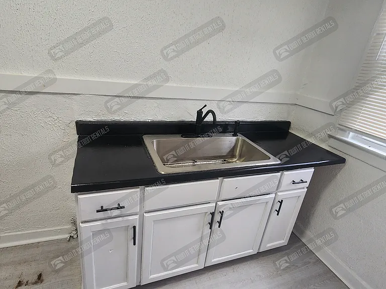 9839 Woodside St #4 — Photo 13