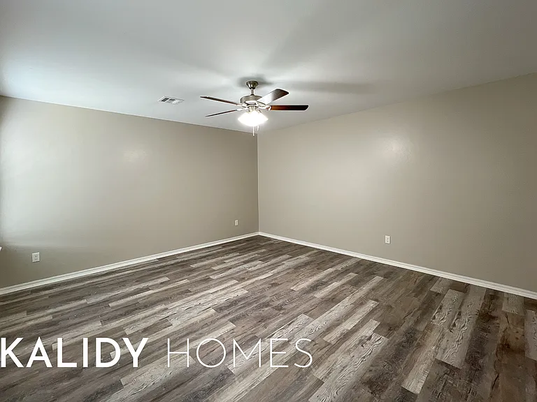 737 Christian Ln — Photo 12