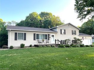 42691 Apples Way Dr, Leetonia, OH 44431