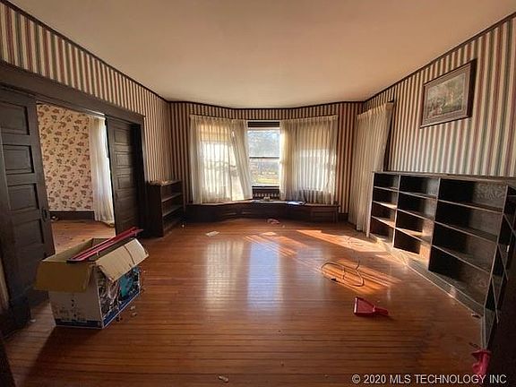 5th image of 304 S McQuarrie Ave