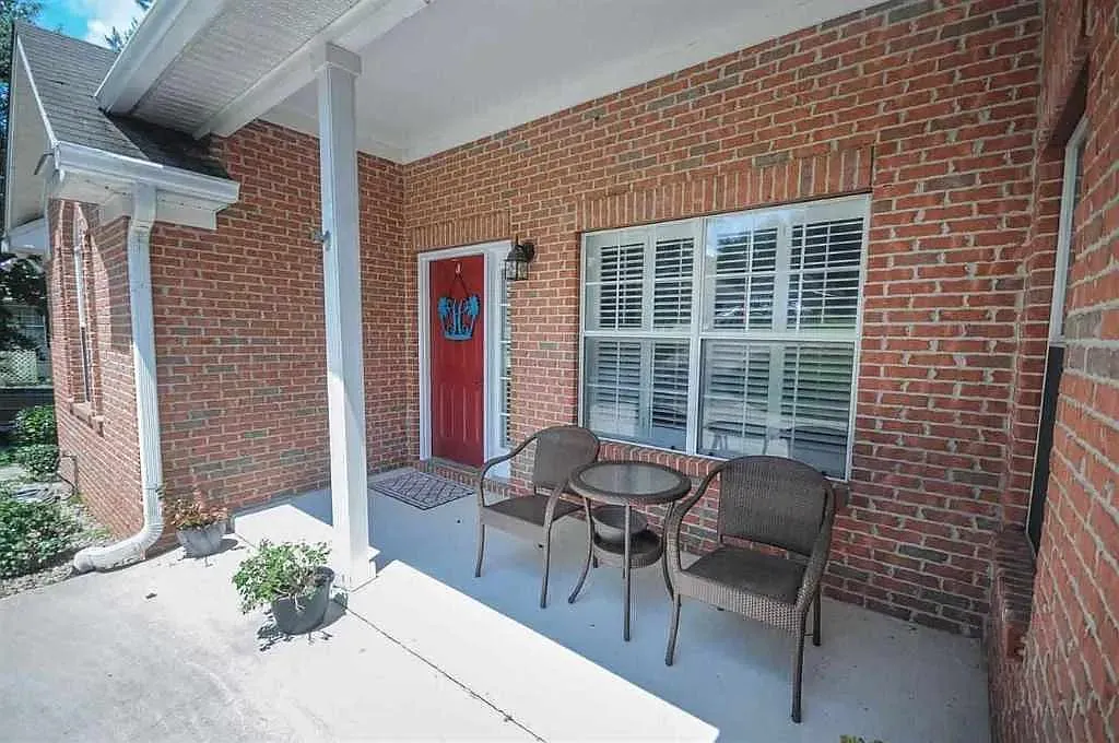 4 bed, 1841 sqft, $2,700 — Photo 3