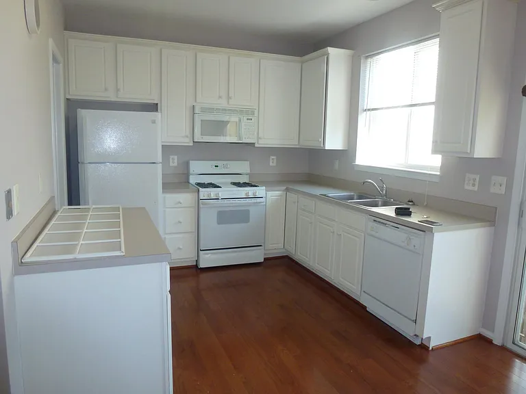 13125 Park Crescent Cir — Photo 11