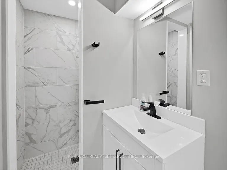 493 Queen Victoria Dr #B — Photo 14