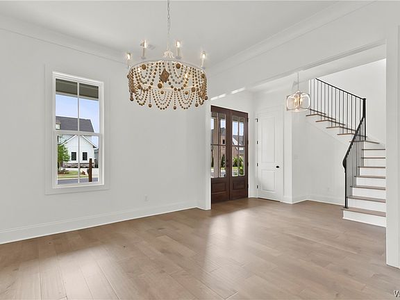 5th image of 590 Lansdowne Ln