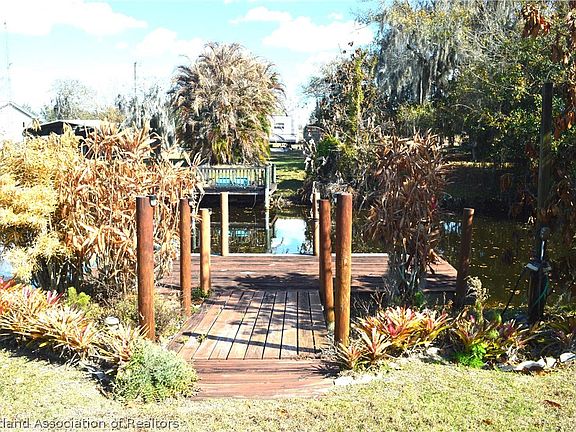 3rd image of 1400 N Oak Ridge Dr