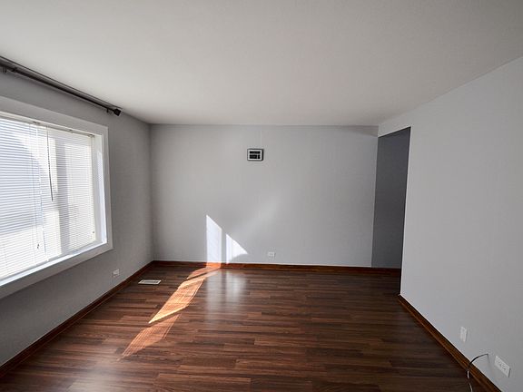 3rd image of 1226 N Boxwood Dr #B