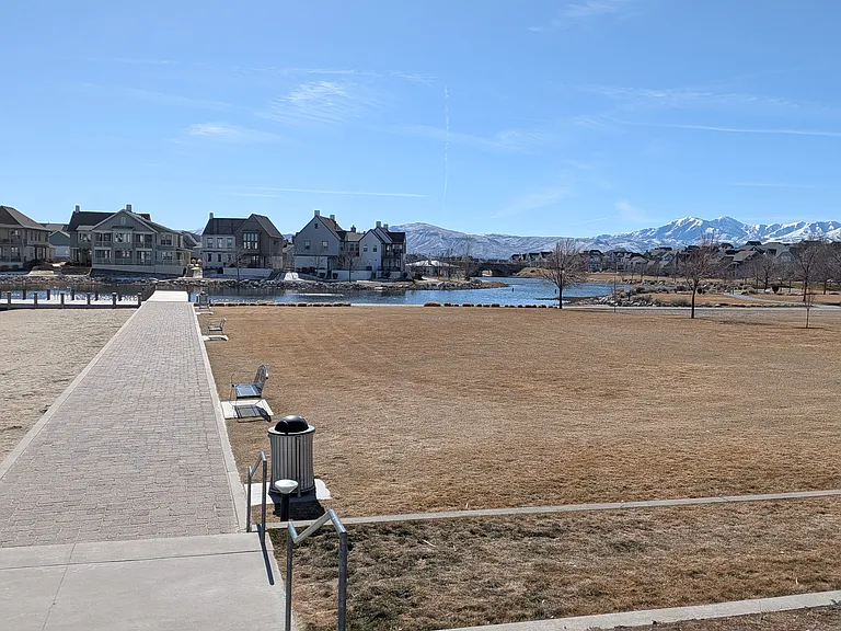4658 W South Jordan Pkwy — Photo 30