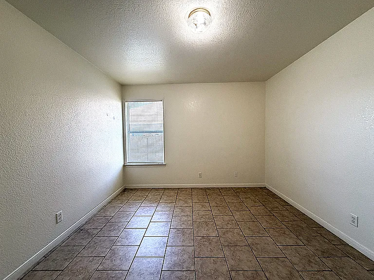 1304 Cinch Dr #B — Photo 23