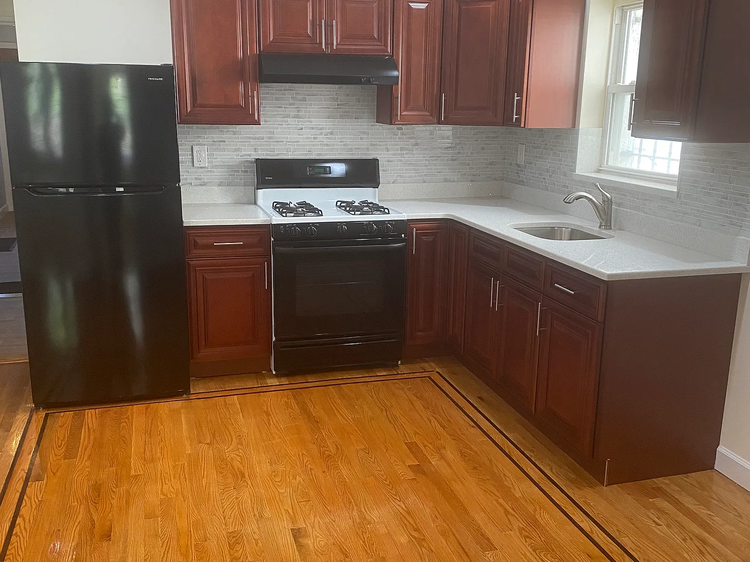 1 bed, 900 sqft, $2,300 — Photo 2