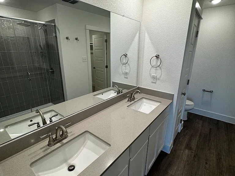 1154 Lexington Dr — Photo 9