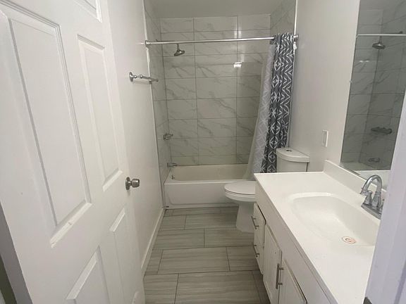 3rd image of 5112 Oakland St
