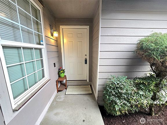 4th image of 803 Avalon Court SE
