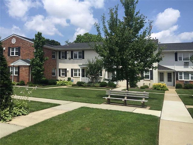 2nd image of 516 Dawson Ln