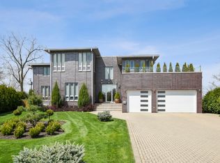 220 Linden Rd, Northbrook, IL 60062