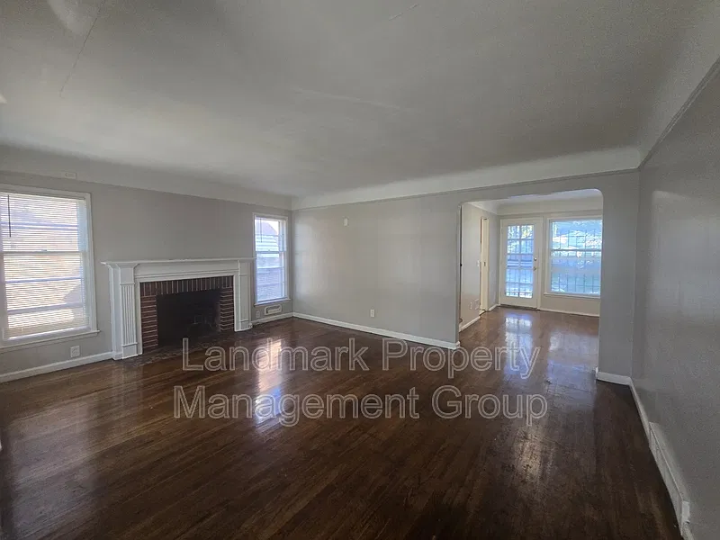3 bed, 2.5 bath, 887 sqft, $1,200 — Photo 2