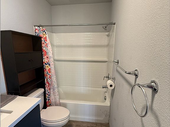 5th image of 2820 S Sandhill Rd #1