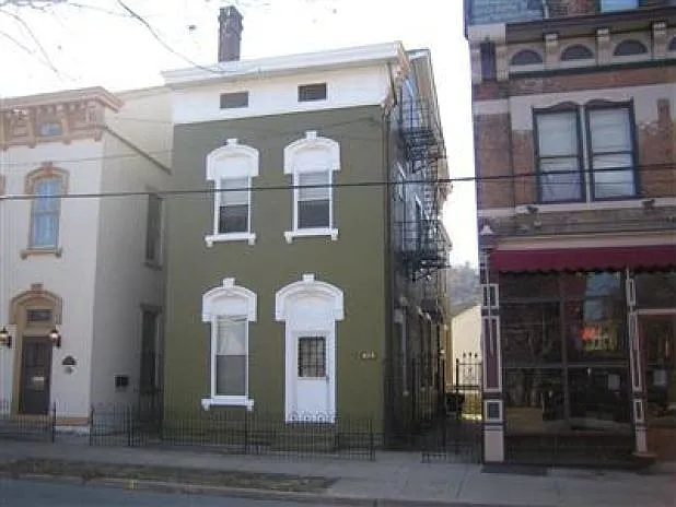 Building Photo 3