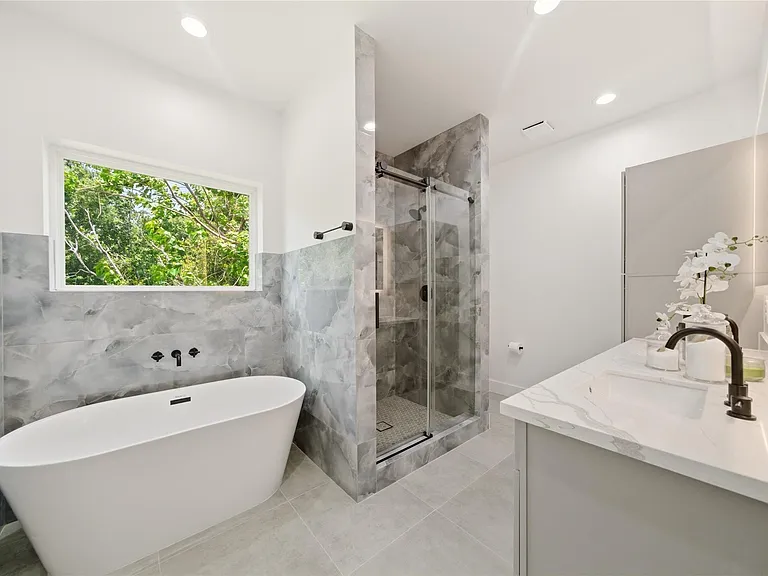 5024 Winnetka St #A — Photo 9