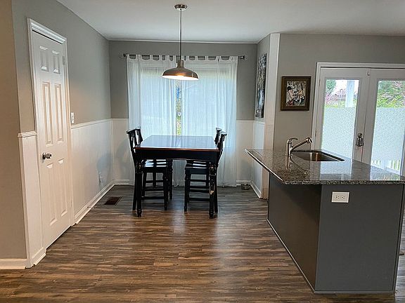 4th image of 1563 Cloverdale Dr SE