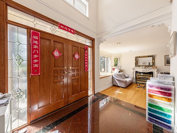 3rd image of 4993 Venables St