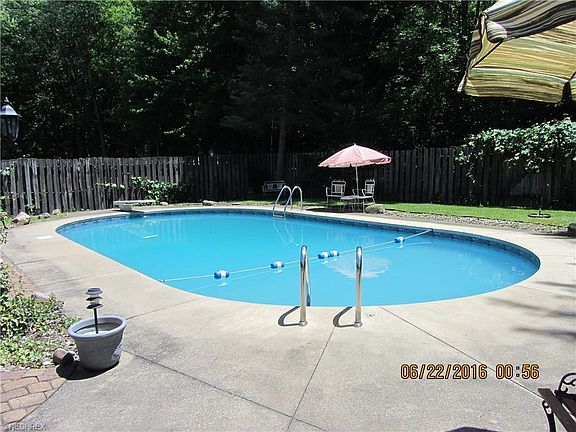 3rd image of 2870 Gretchen Dr NE