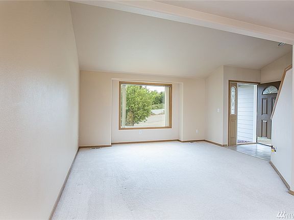 4th image of 4548 45th St NE