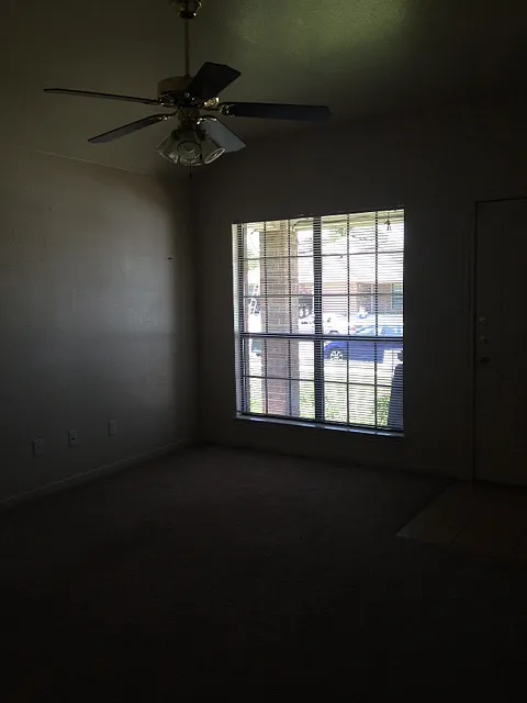 Building Photo - 1501 Nicholas Cir #B
