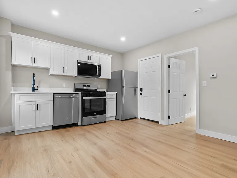 54 Cedar St #1 — Photo 3