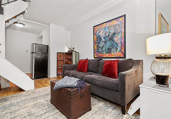 3rd image of 410 W 25th St APT 1A