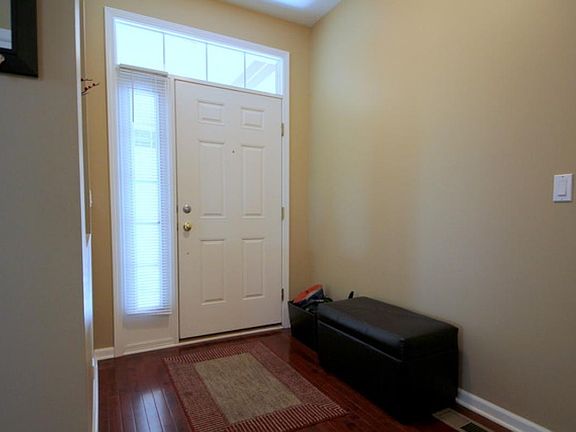 3rd image of 1832 N Crenshaw Cir