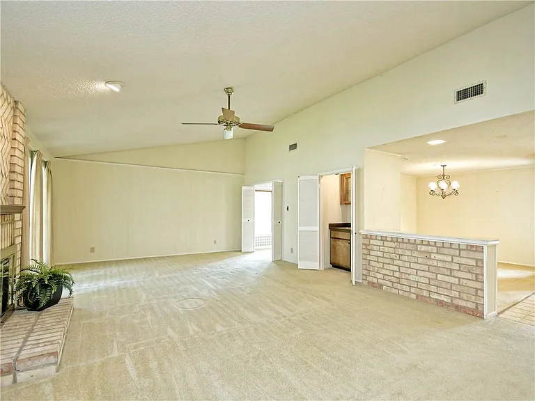11502 Toledo Dr — Photo 9