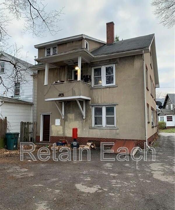 2nd image of 18 Bauer St Unit 1