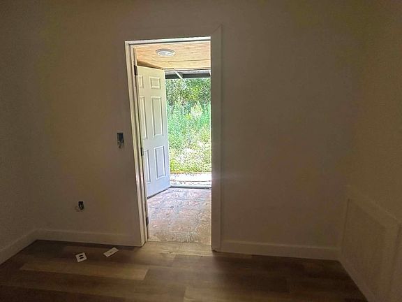 5th image of 3850 Mercer St
